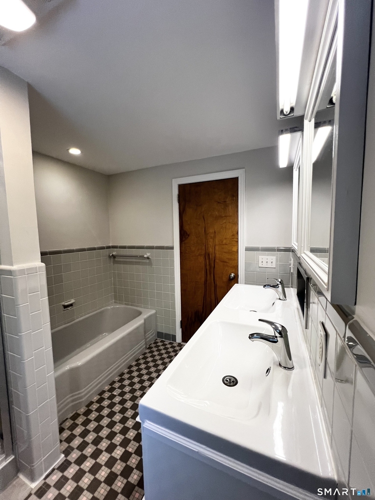 1360 Main Street - Photo 28