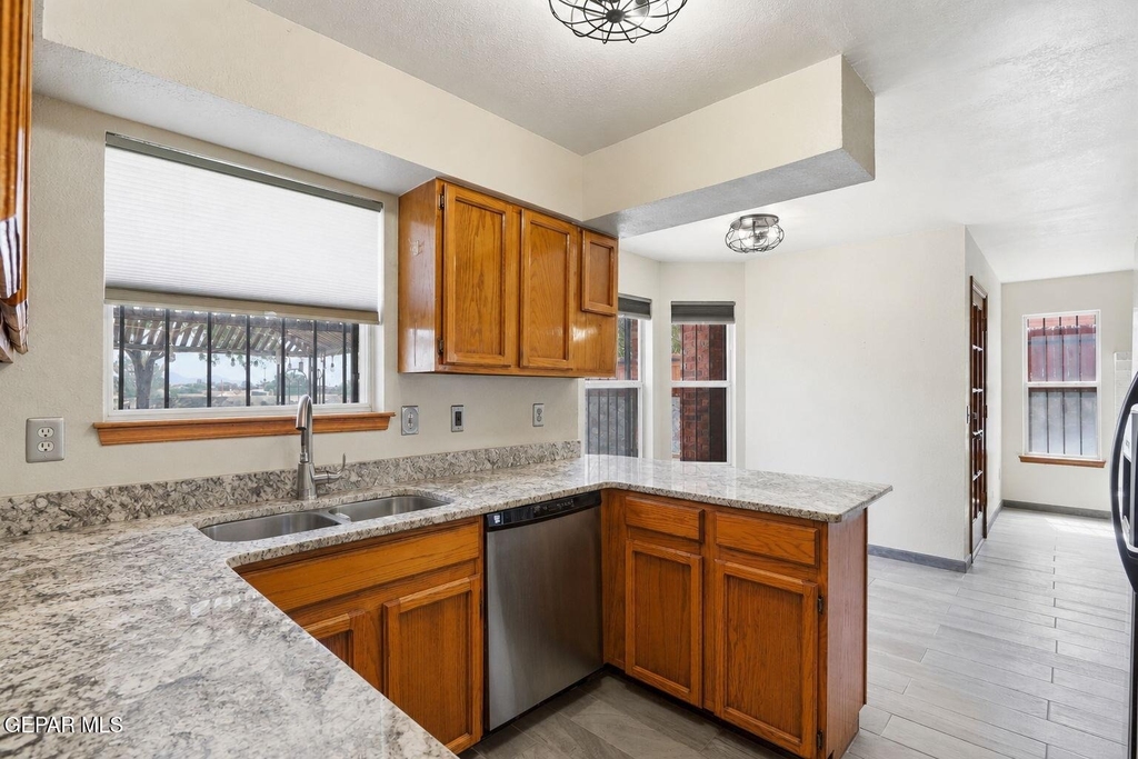 6900 Imperial Ridge Drive - Photo 8