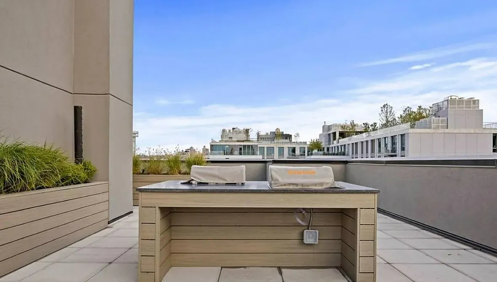 558 Sackett Street - Photo 9