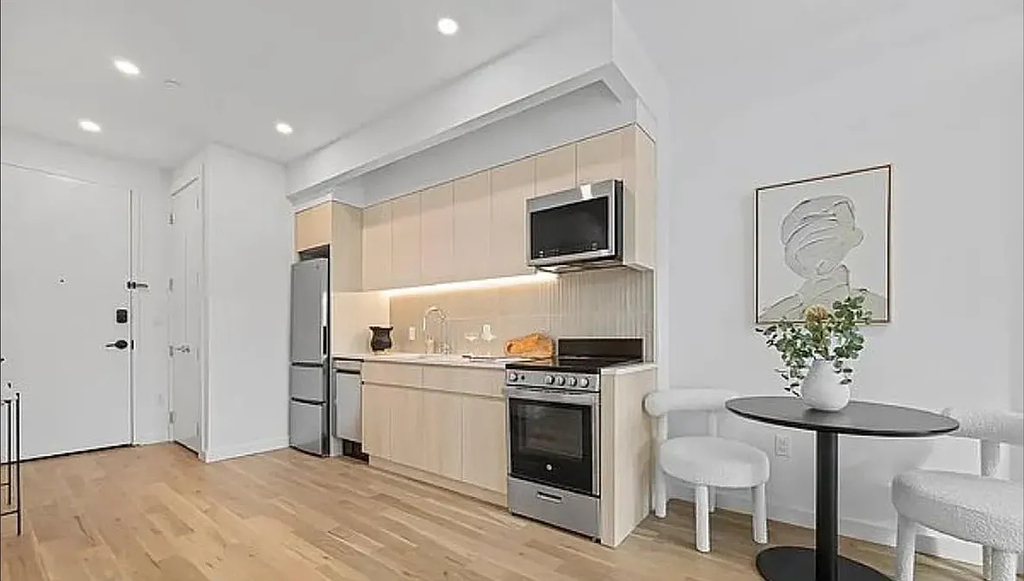 558 Sackett Street - Photo 1