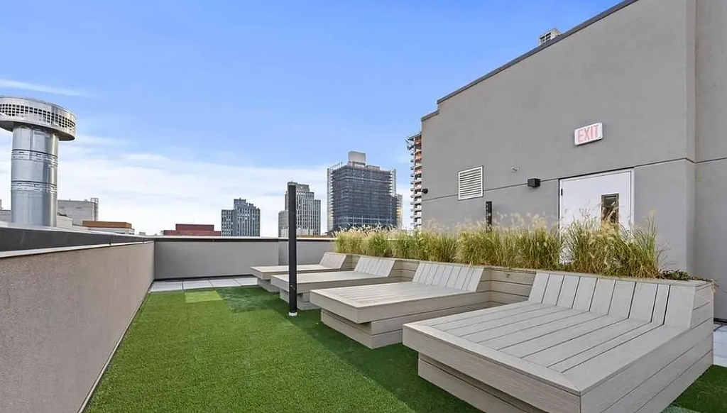 558 Sackett Street - Photo 8