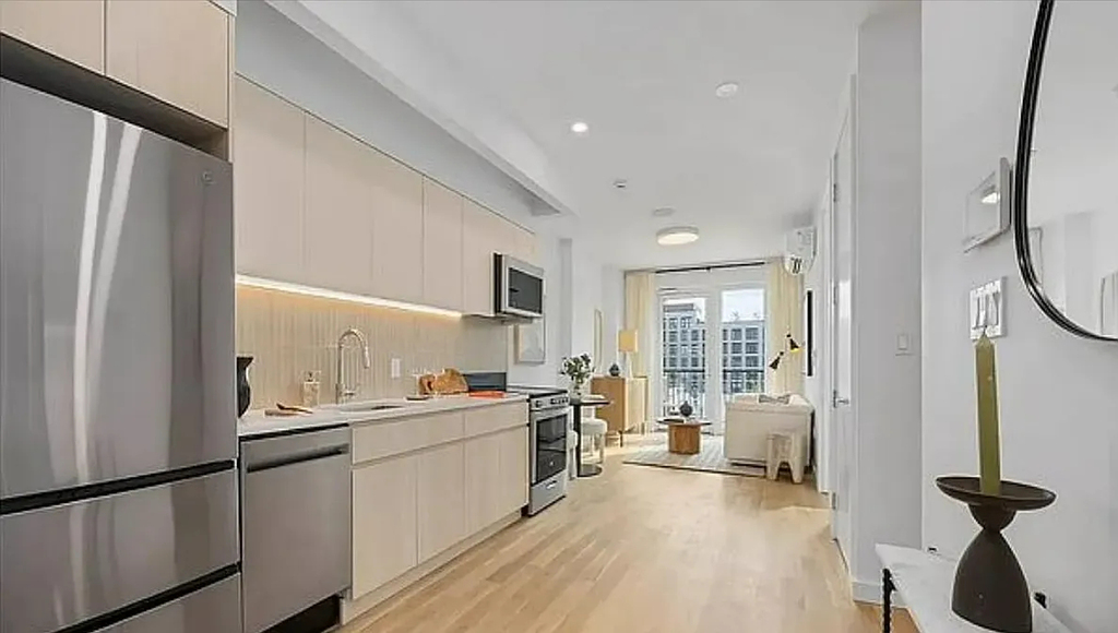 558 Sackett Street - Photo 0