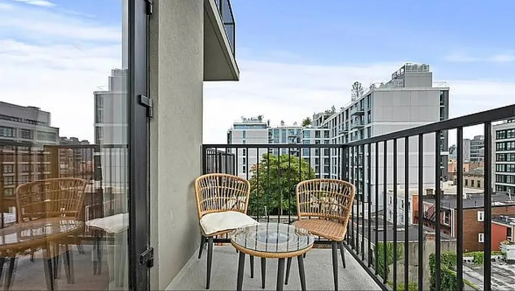 558 Sackett Street - Photo 4