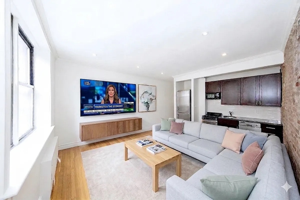 340 East 61st Street - Photo 0