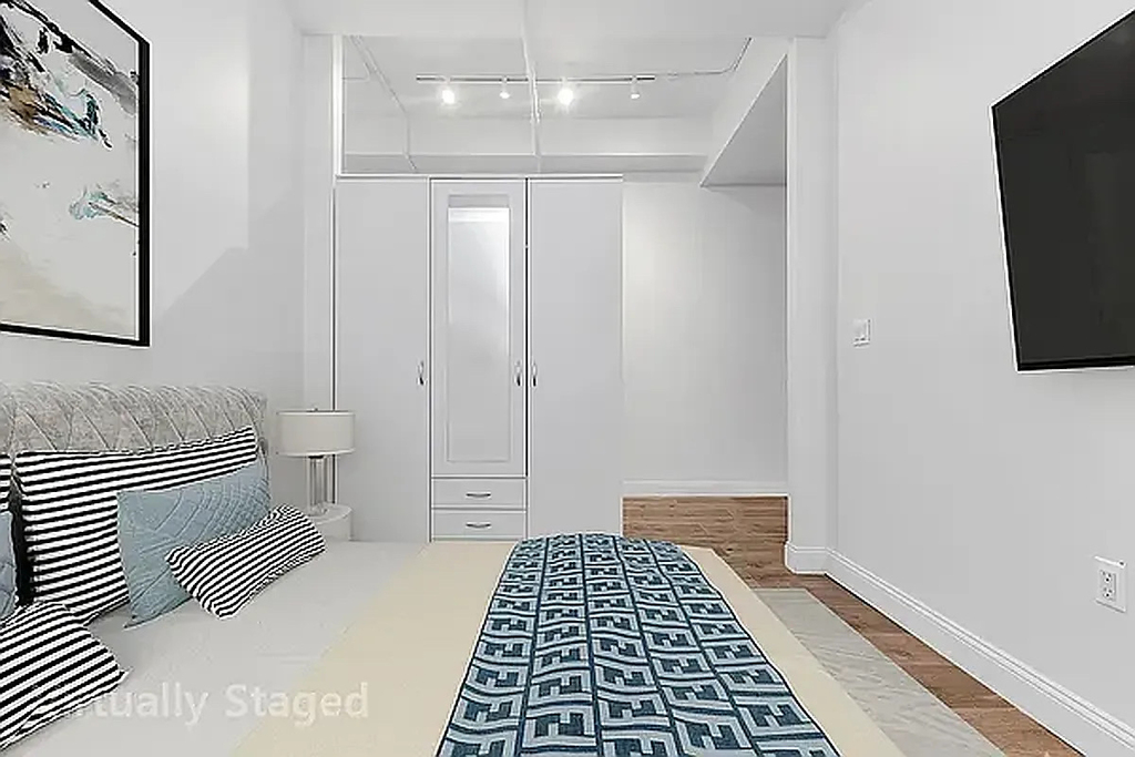 255 West 36th Street - Photo 4