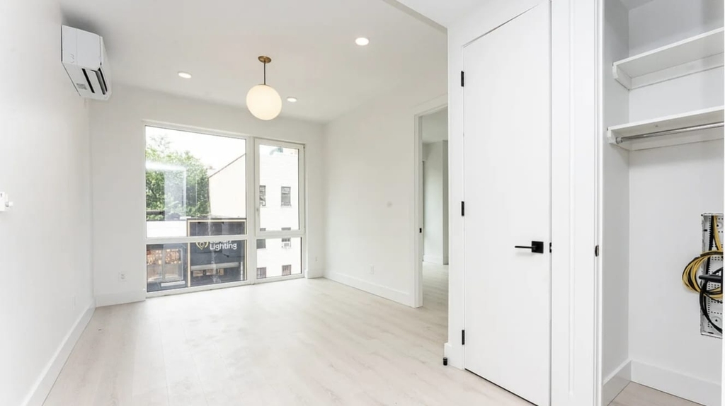 344 Lorimer Street - Photo 0