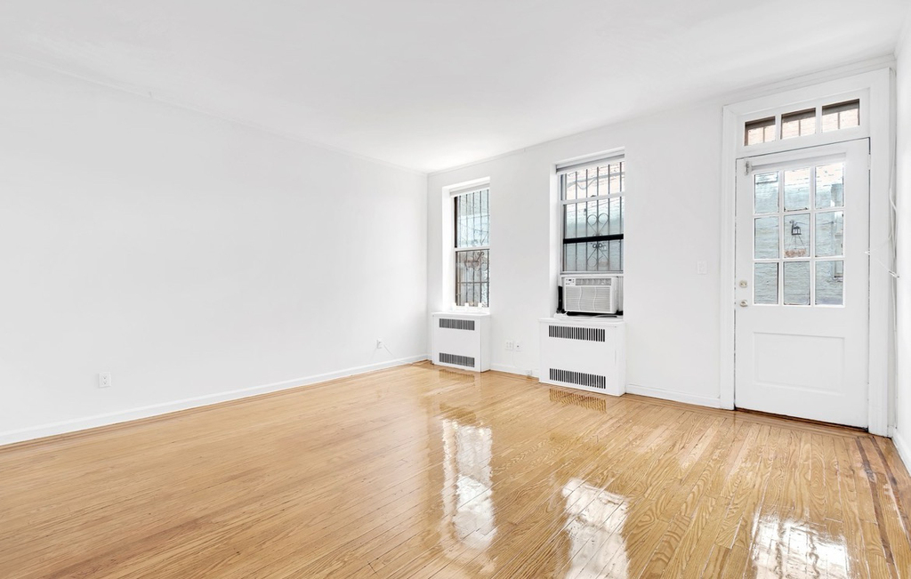 113 East 31st Street - Photo 1
