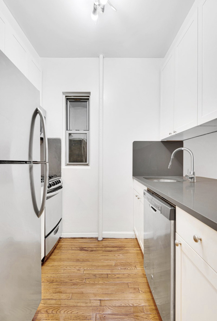 113 East 31st Street - Photo 0