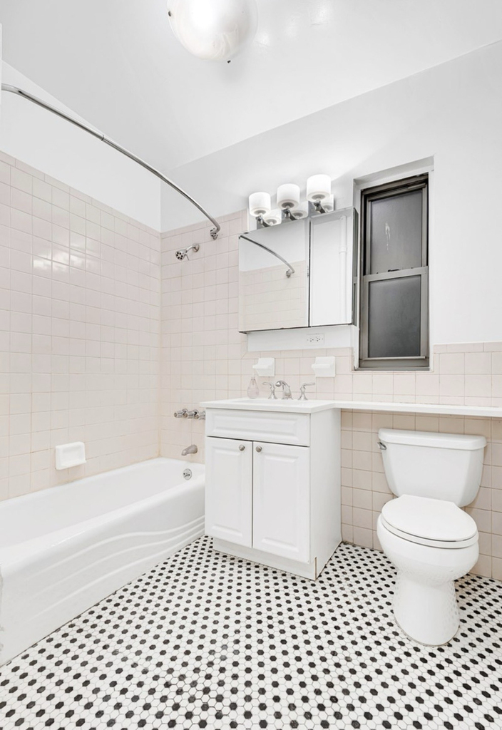 113 East 31st Street - Photo 3