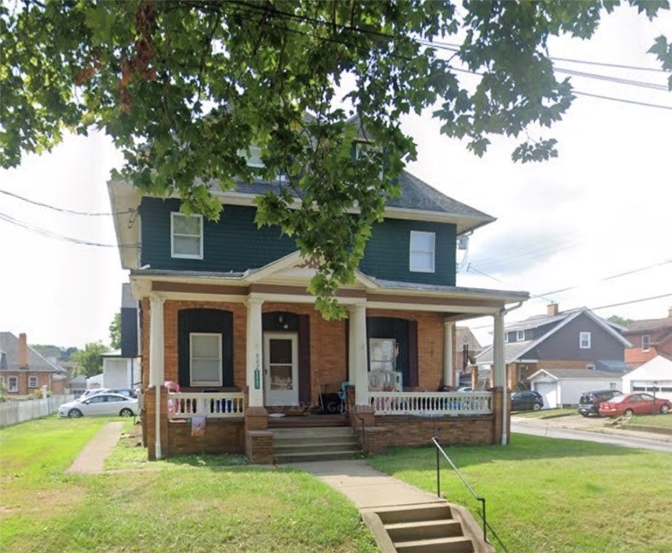 802 12th St - Photo 0