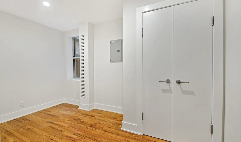 98 Christopher Street - Photo 3