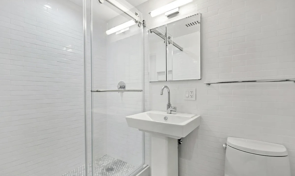 98 Christopher Street - Photo 4