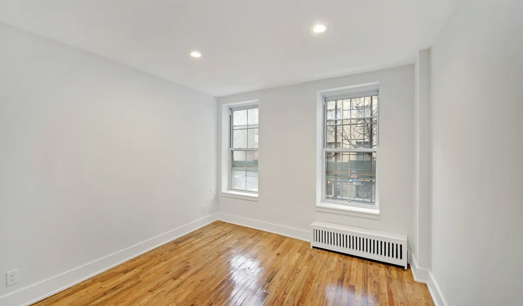 98 Christopher Street - Photo 2