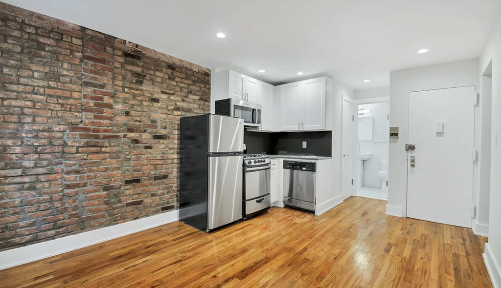 98 Christopher Street - Photo 1