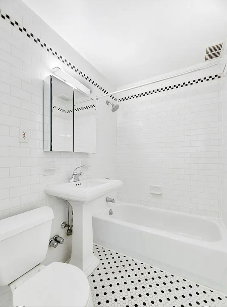 876 Lexington Avenue - Photo 4