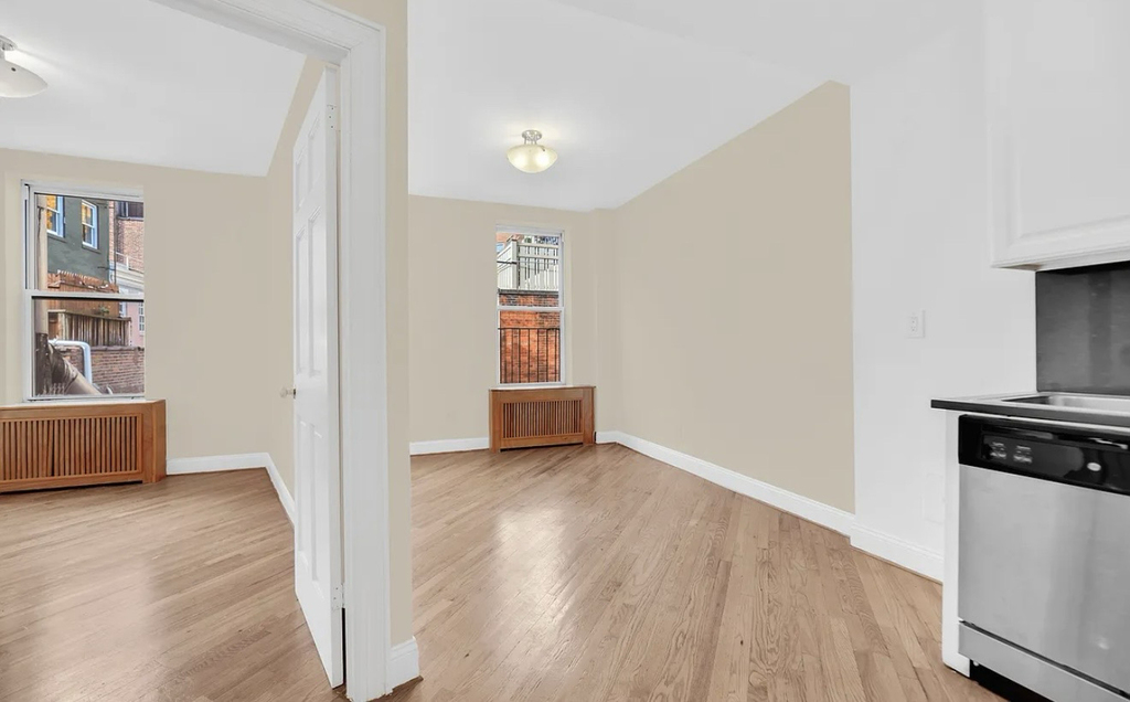 876 Lexington Avenue - Photo 1