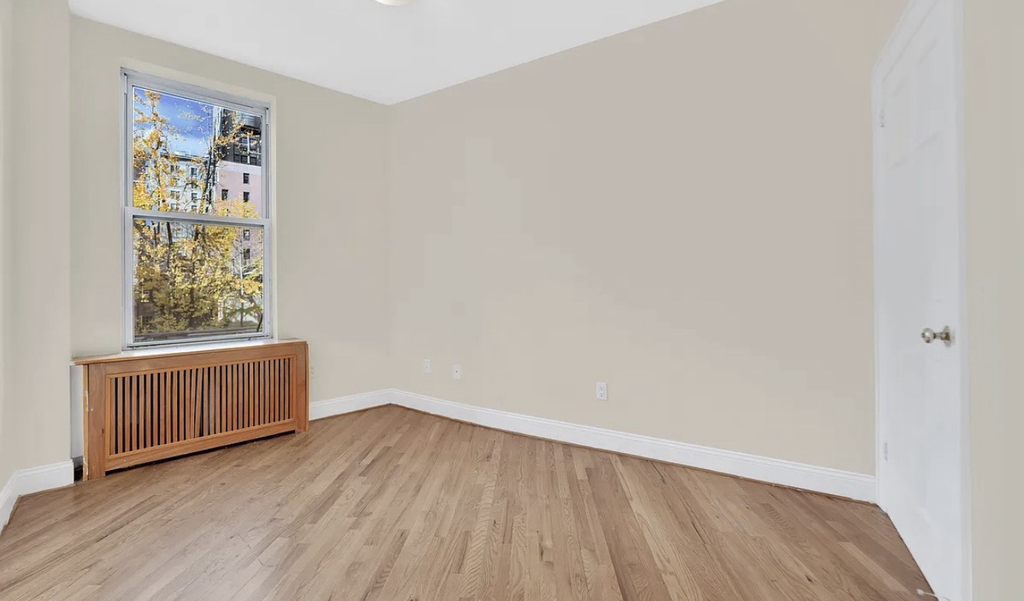 876 Lexington Avenue - Photo 3