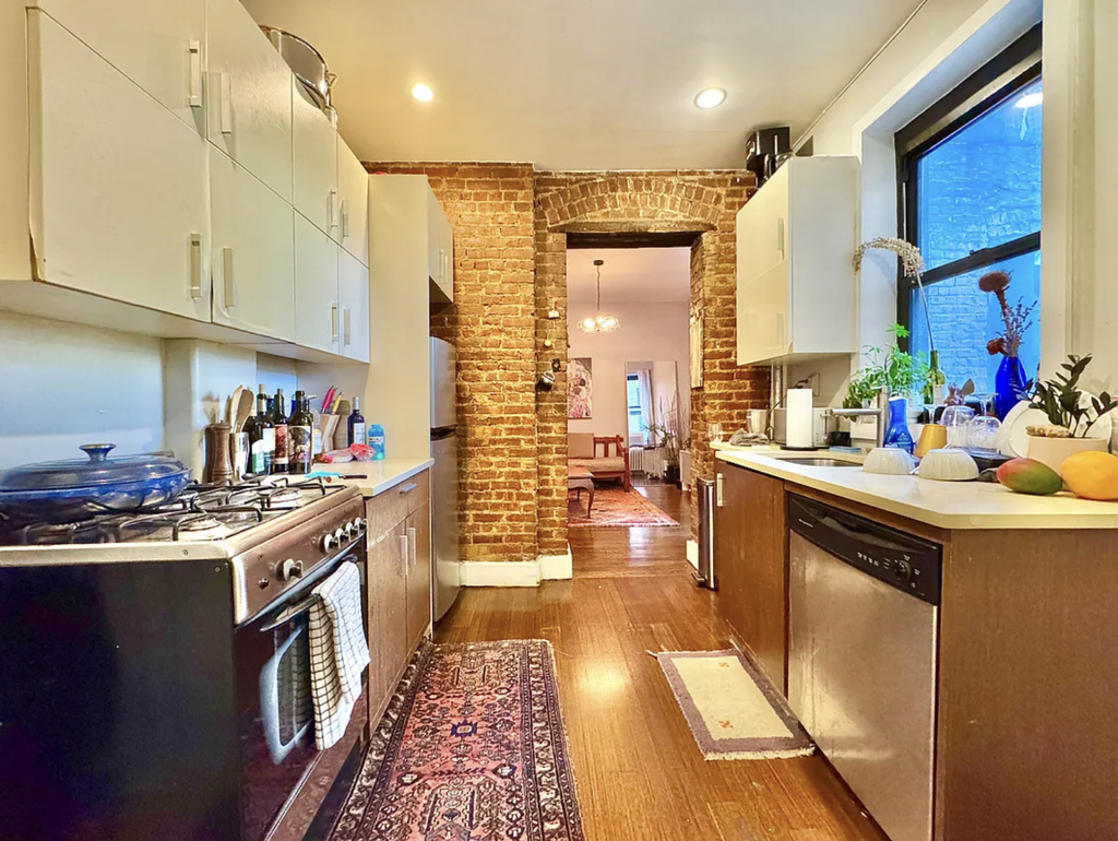 210 Humboldt Street - Photo 0