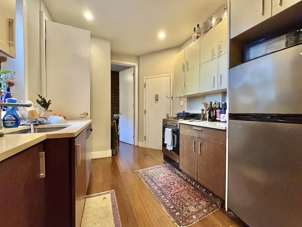 210 Humboldt Street - Photo 2