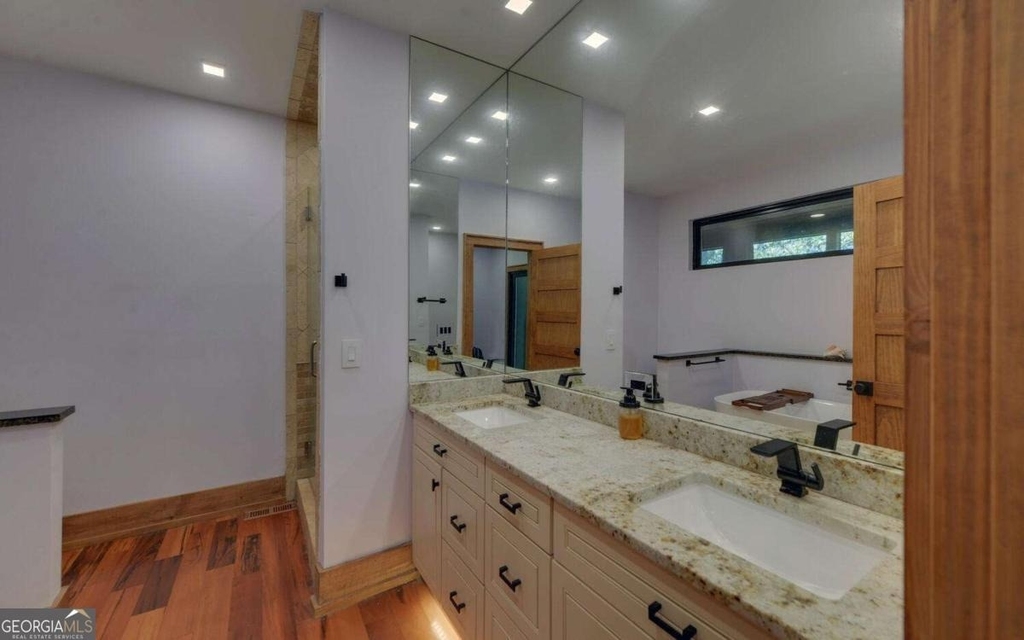 675 Freedom Heights - Photo 14