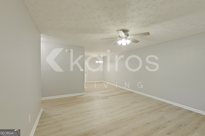 320 Deerpark Drive - Photo 3