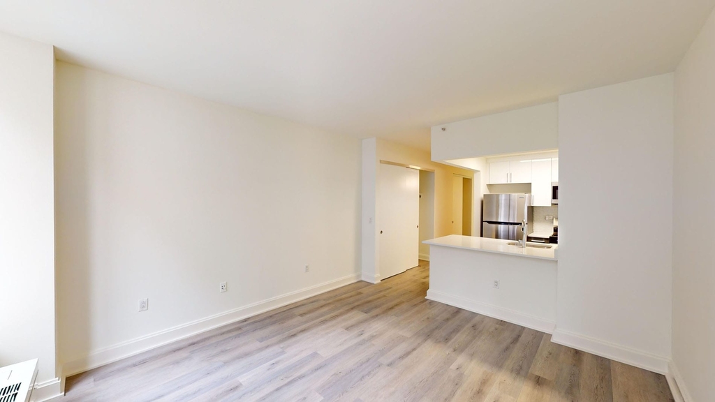 10 Hanover Square - Photo 3