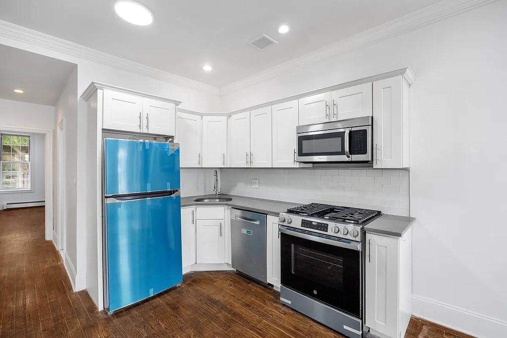964 Madison Street - Photo 4