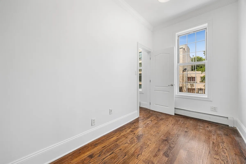 964 Madison Street - Photo 10