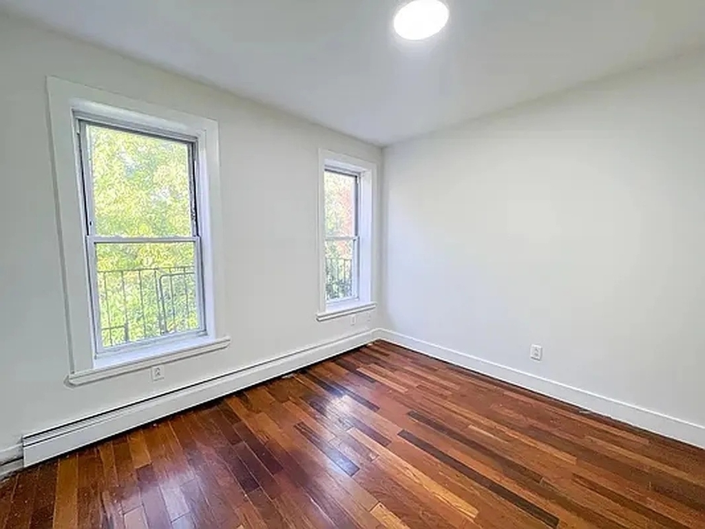 733 Lexington Avenue - Photo 4