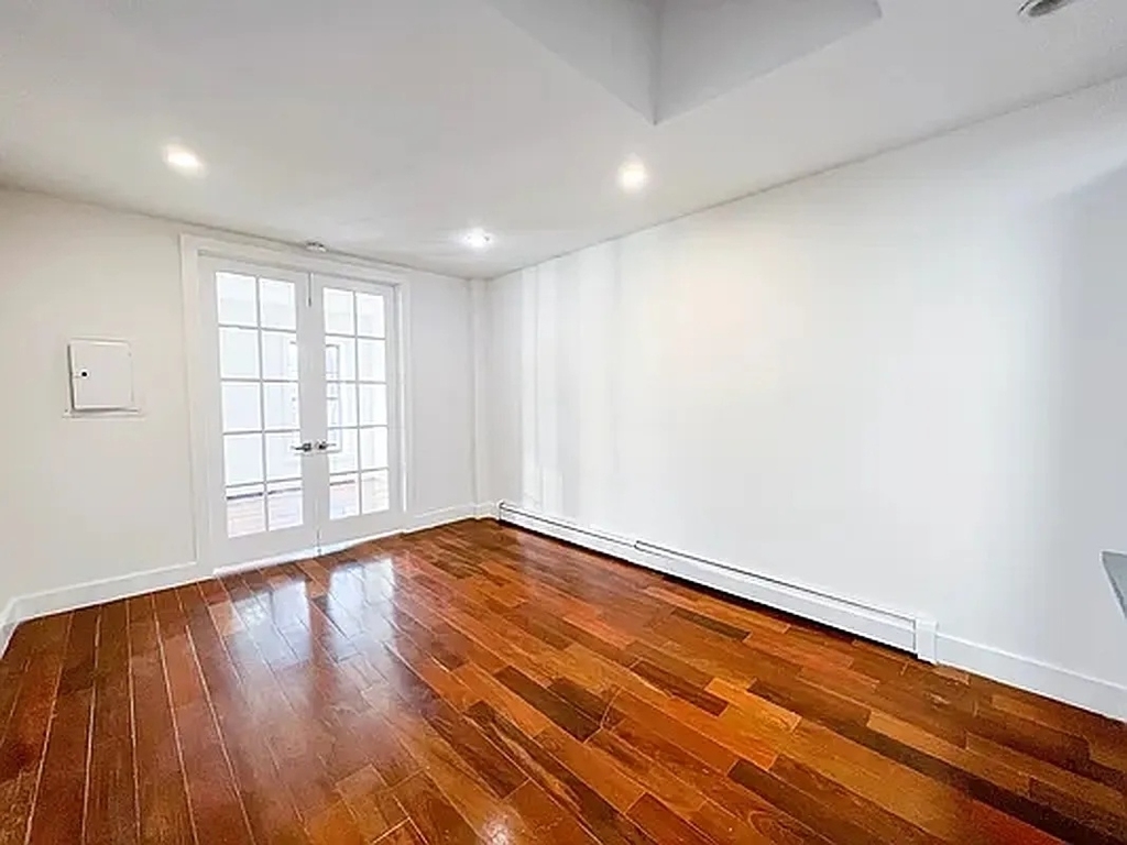 733 Lexington Avenue - Photo 3