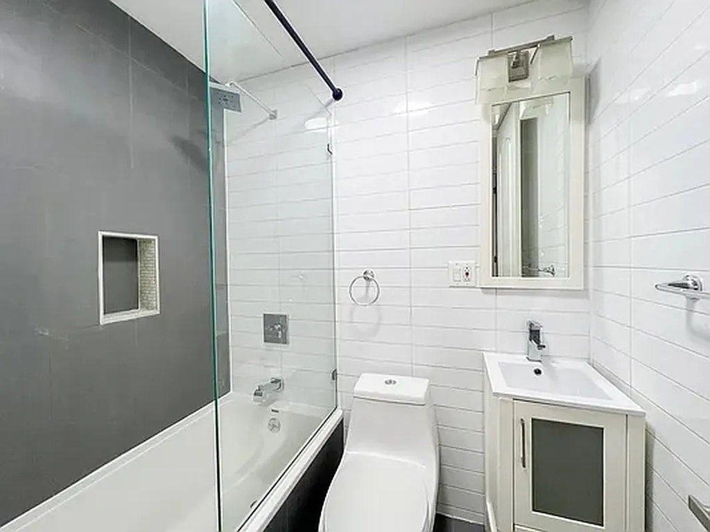 733 Lexington Avenue - Photo 6