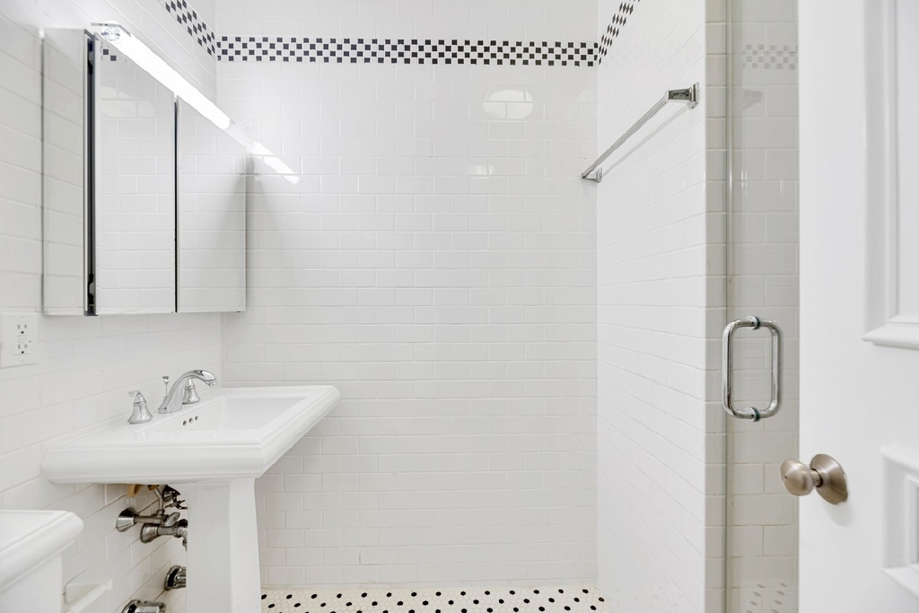 226 East 70th Street - Photo 7