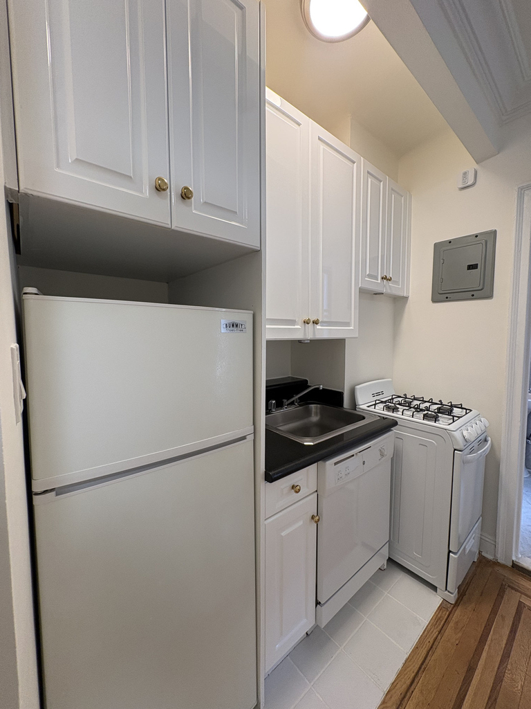  East 51st Street - Photo 4