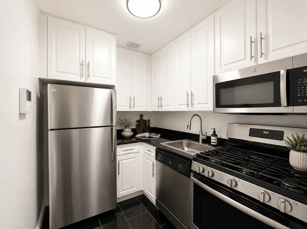  West 16th Street - Photo 4
