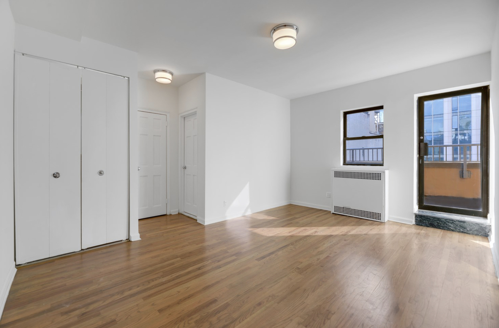 Madison Avenue - Photo 3