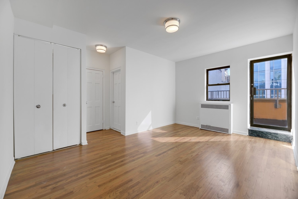 Madison Street - Photo 1