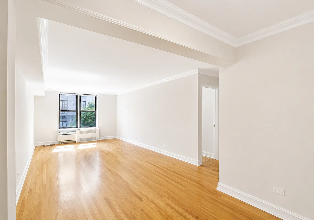 West 16th Street - Photo 6