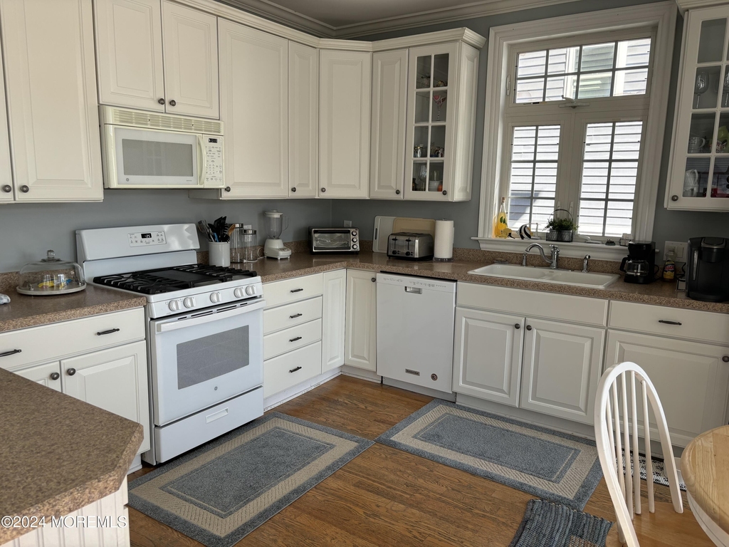 43 Ocean Avenue - Photo 4