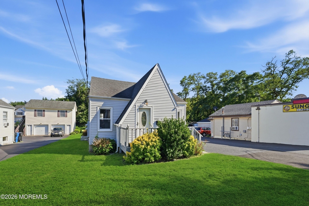 251 Main Street - Photo 2
