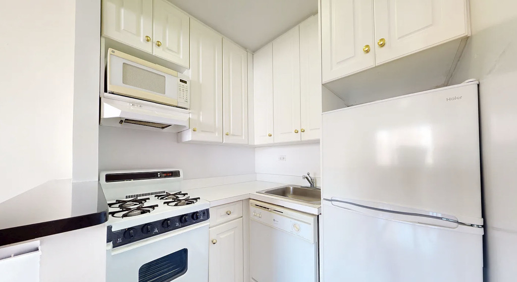  York Avenue - Photo 1