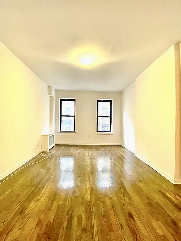 E 89 St - Photo 1