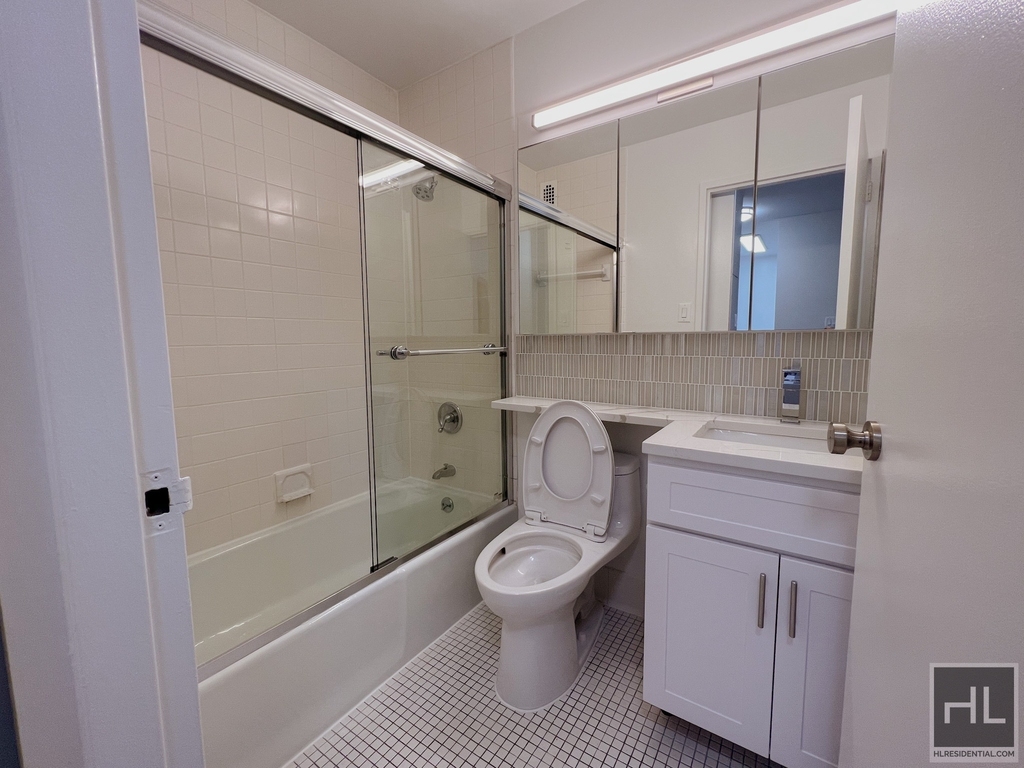 East 71st Street - Photo 6
