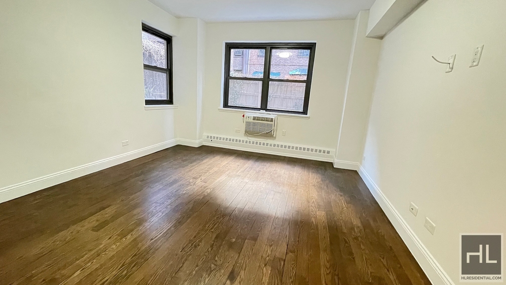 East 69 Street - Photo 5