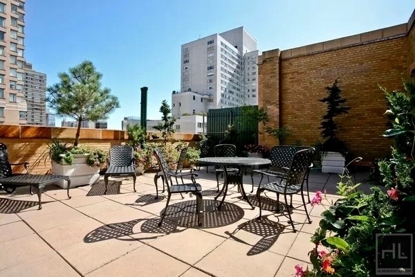 East 68 Street - Photo 2