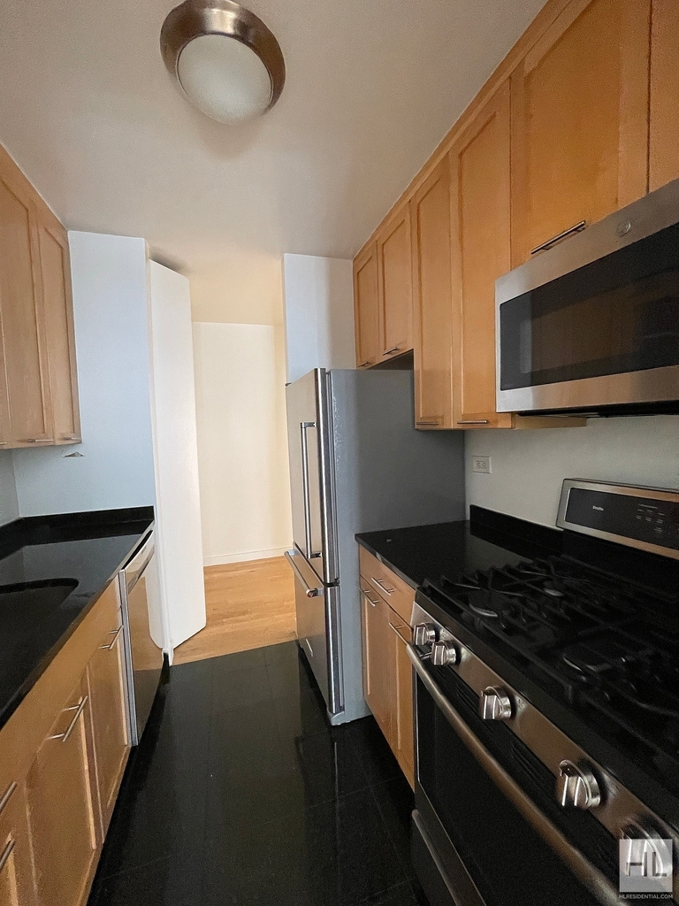 West 87th Street - Photo 1