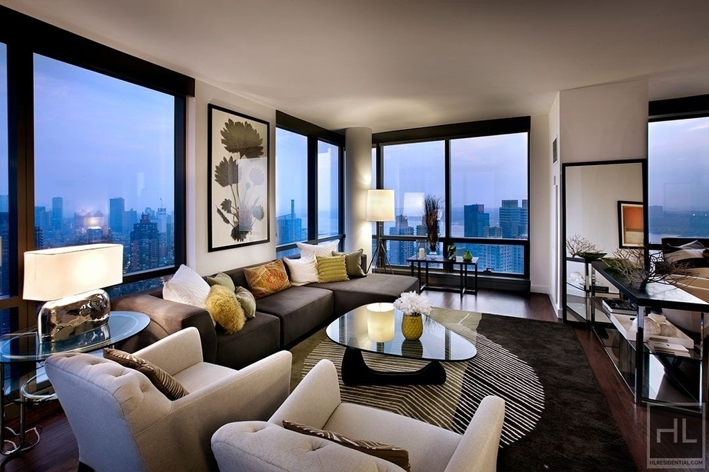West 67th Street - Photo 6