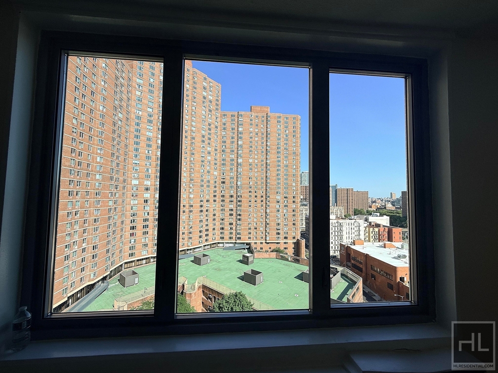 Broadway - Photo 10