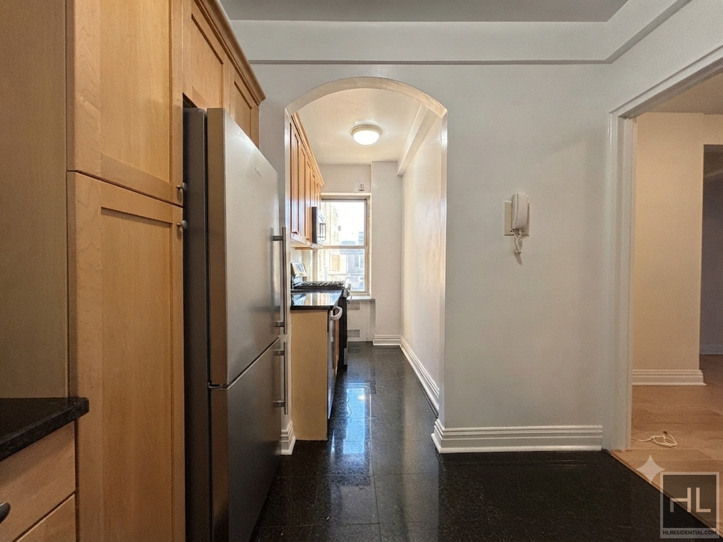 East 56 Street - Photo 3