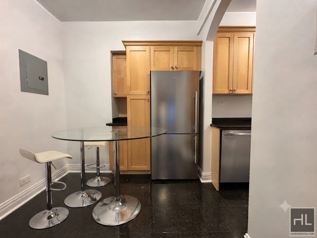 East 56 Street - Photo 5