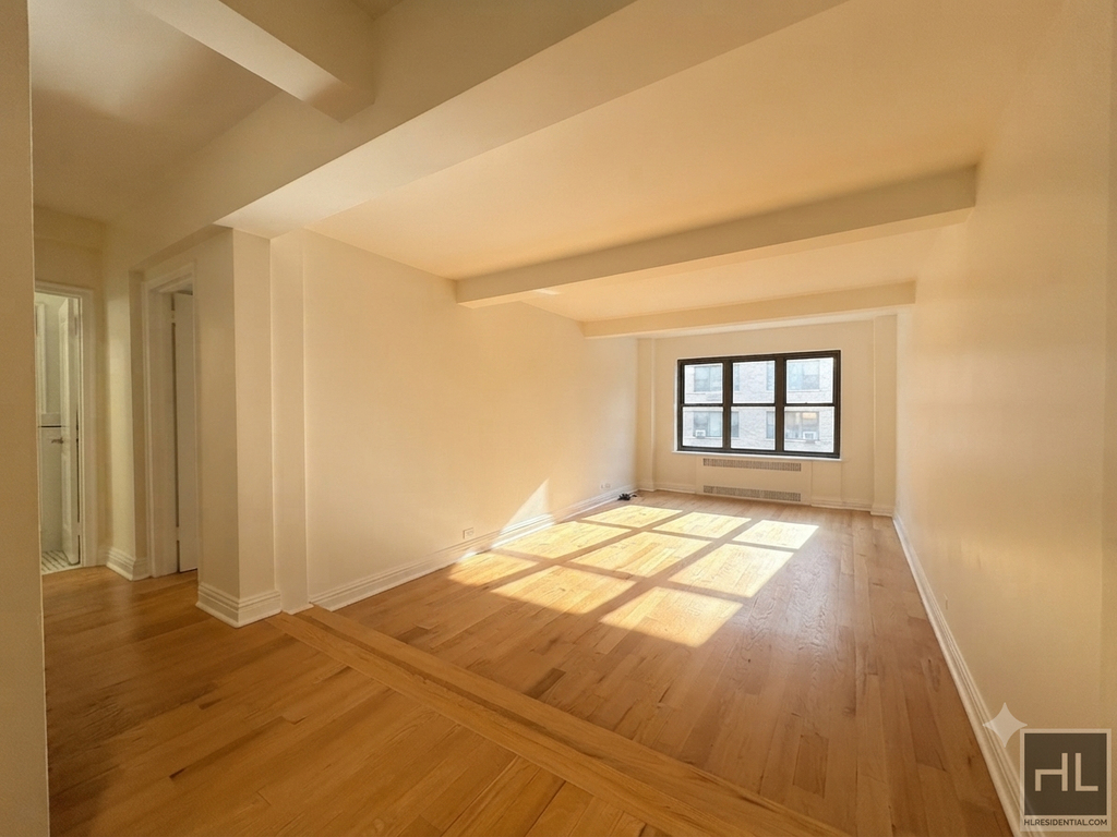 East 56 Street - Photo 0